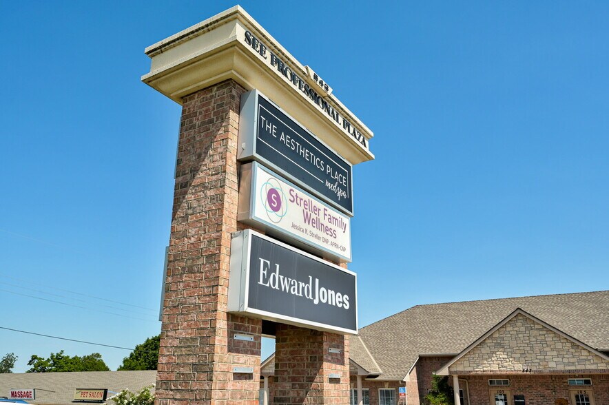 More Photos Of 543 E Ok-152, Mustang Office For Sale