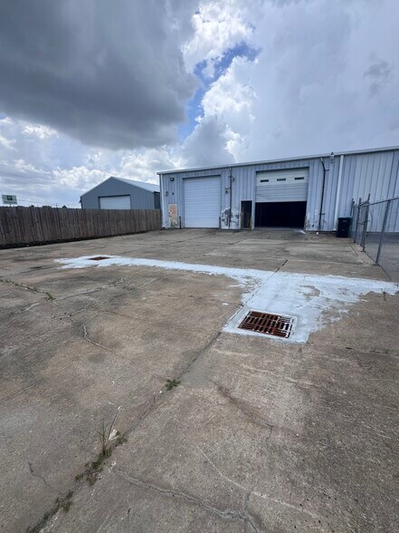 More Photos Of 1222 Veterans, Kenner General Retail For Lease