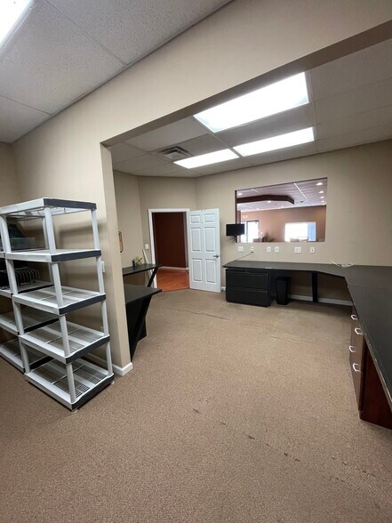 More Photos Of 27 Gary St, Carnegie Light Distribution For Lease