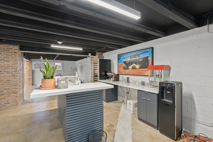 More Photos Of 2041-2045 NW 1st Ave, Miami Light Manufacturing For Lease