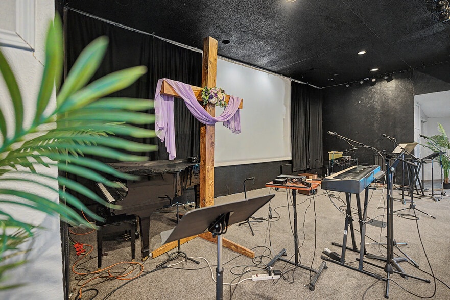 More Photos Of 2111 Skyline Dr, Mesquite Religious Facility For Sale