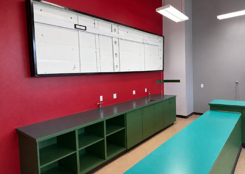 More Photos Of 3001 S Saint Francis Dr, Santa Fe Freestanding For Lease