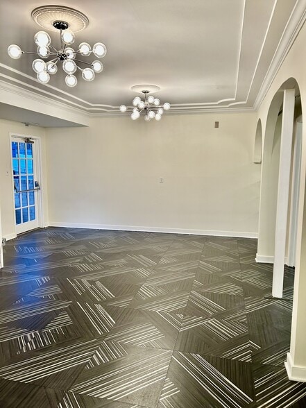 More Photos Of 10 S Crenshaw Ave, Richmond Freestanding For Lease