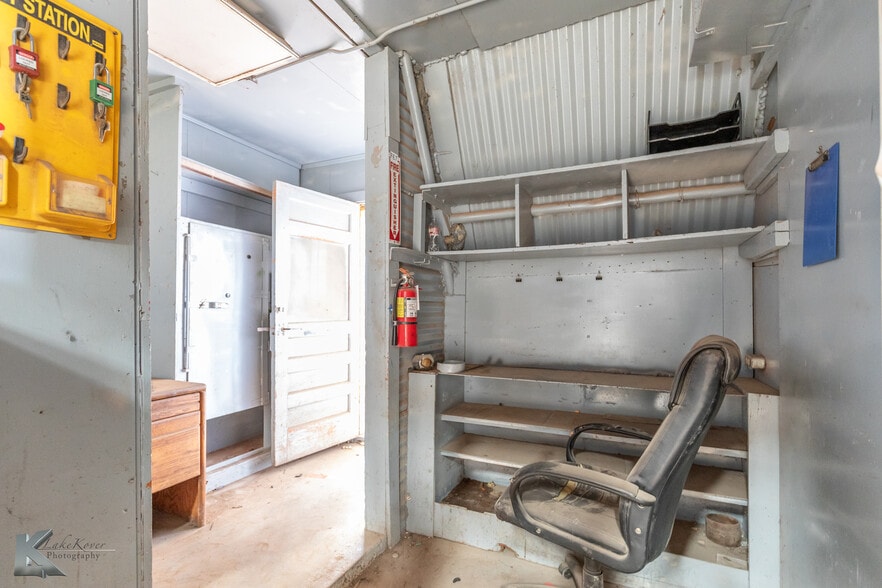 More Photos Of 2424 Oak St, Abilene Warehouse For Sale