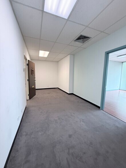 More Photos Of 826 Kaheka St, Honolulu Office For Lease