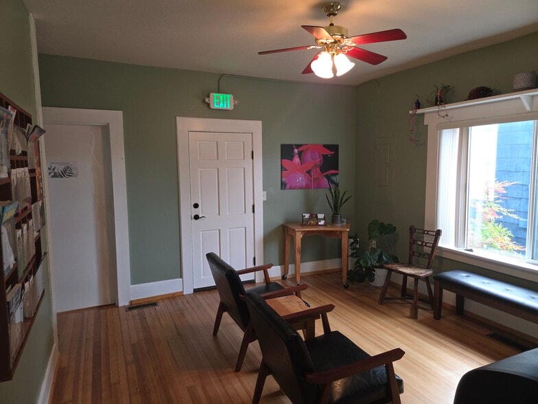 More Photos Of 1707 F St, Bellingham Office Residential For Lease