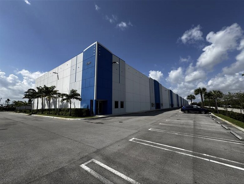 More Photos Of 10900 NW 146th St, Hialeah Gardens Warehouse For Lease