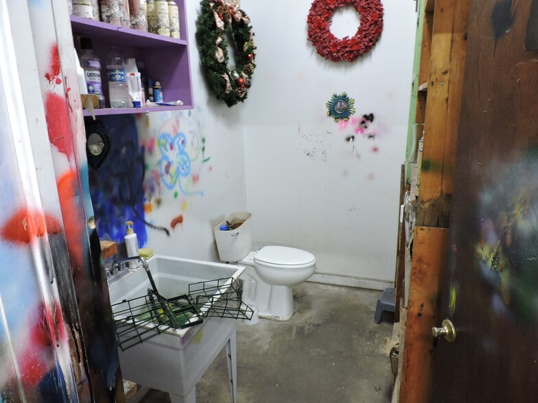 More Photos Of 2504 Main St, Jacksonville Freestanding For Sale