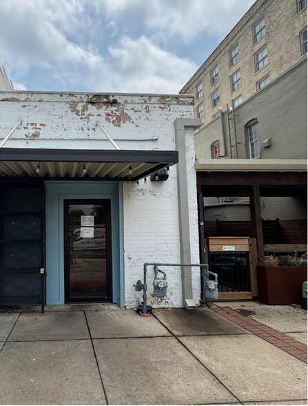 More Photos Of 112 S Main St, Bryan Restaurant For Lease