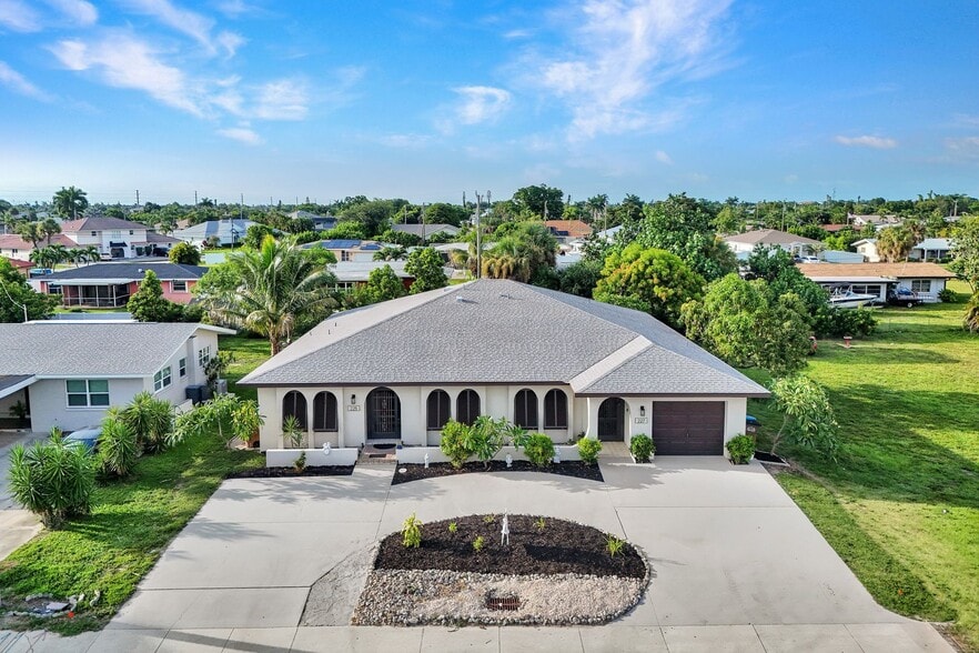 Primary Photo Of 225 Cape Coral Pky E, Cape Coral Apartments For Sale