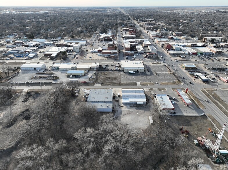 More Photos Of 126 S Griffith St, El Dorado Warehouse For Sale