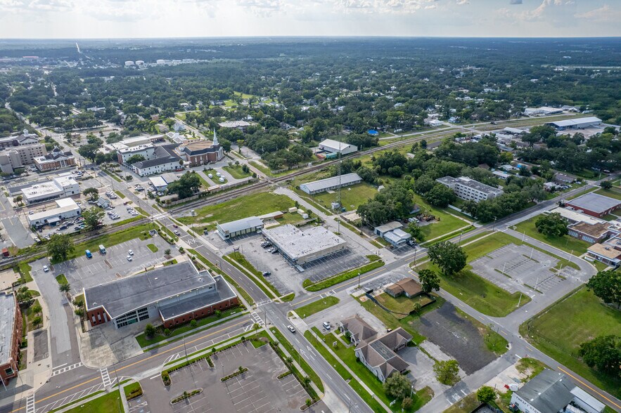 More Photos Of 402-408 E Baker St, Plant City General Retail For Sale