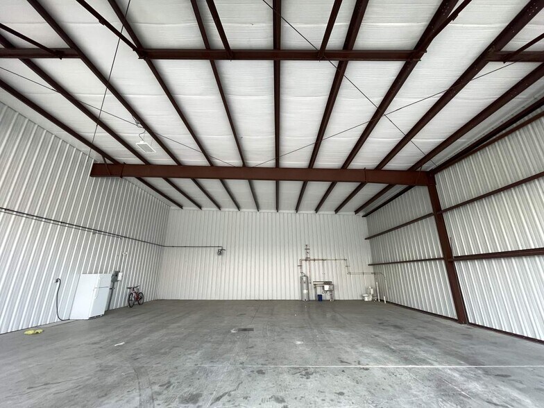 More Photos Of 3000 Airport Dr, Erie Flex For Sale