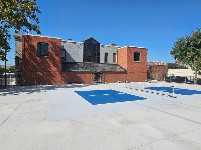 More Photos Of 211-215 S Jennings Ave, Fort Worth Loft Creative Space For Lease