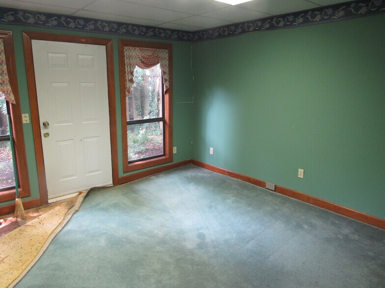 More Photos Of 219 8th St N, Columbus Office Residential For Lease