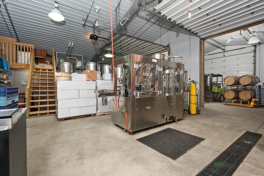 More Photos Of 10343 E Hilltop Rd, Suttons Bay Winery Vineyard For Sale