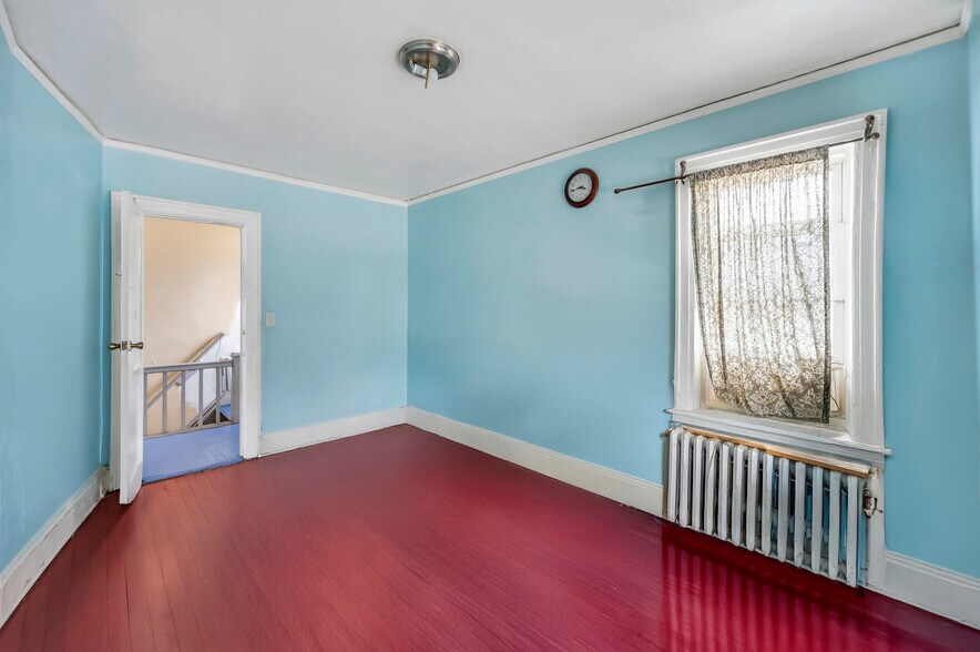 More Photos Of 307 Clinton St, Hempstead Storefront Retail Residential For Sale