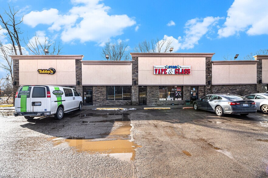 More Photos Of 3898 Joslyn Rd, Lake Orion General Retail For Lease