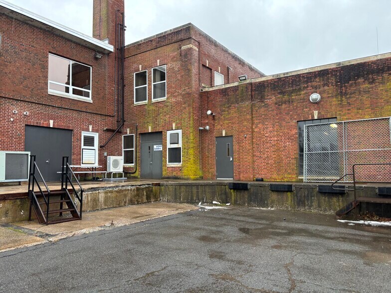 More Photos Of 1654 King St, Enfield Office For Lease