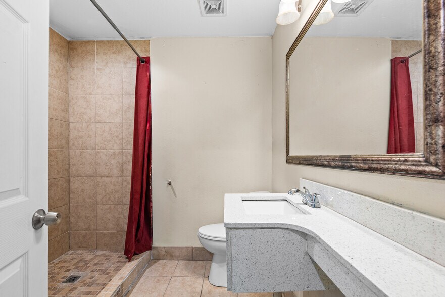 More Photos Of 4206 Leopard St, Corpus Christi Hotel For Sale