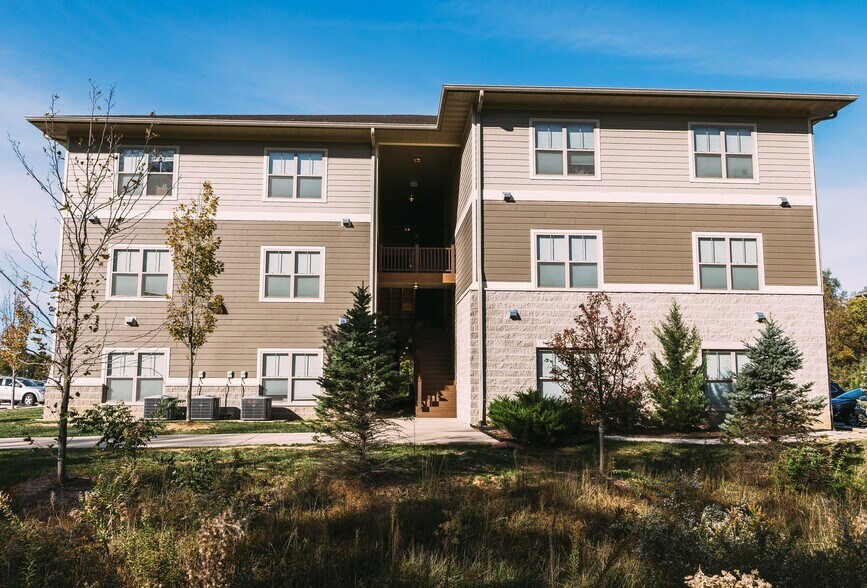 More Photos Of 820 Elm St, Godfrey Apartments For Sale