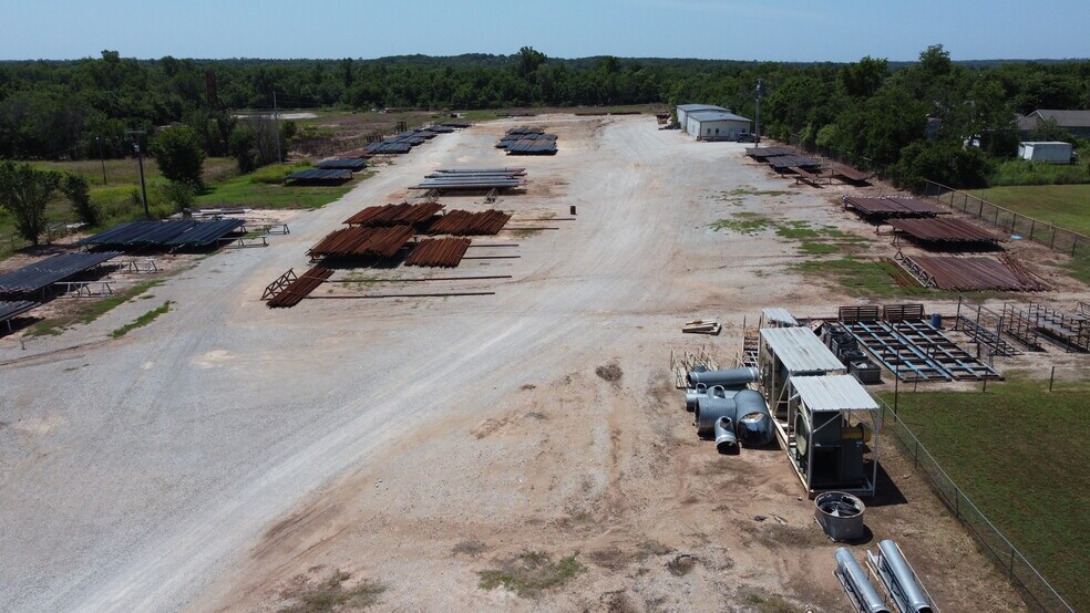 More Photos Of 701 W Broadway, Seminole Manufacturing For Sale