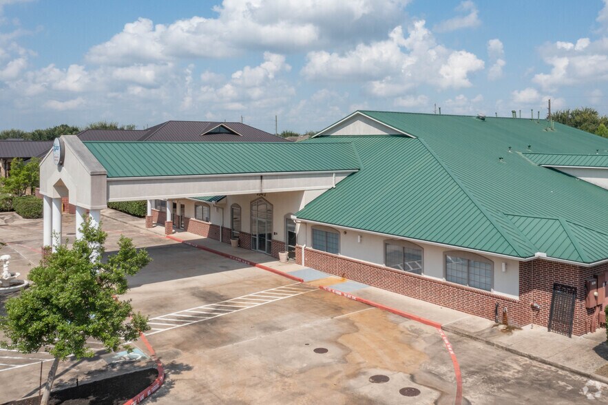 More Photos Of 20417 S University Blvd, Missouri City Schools For Lease