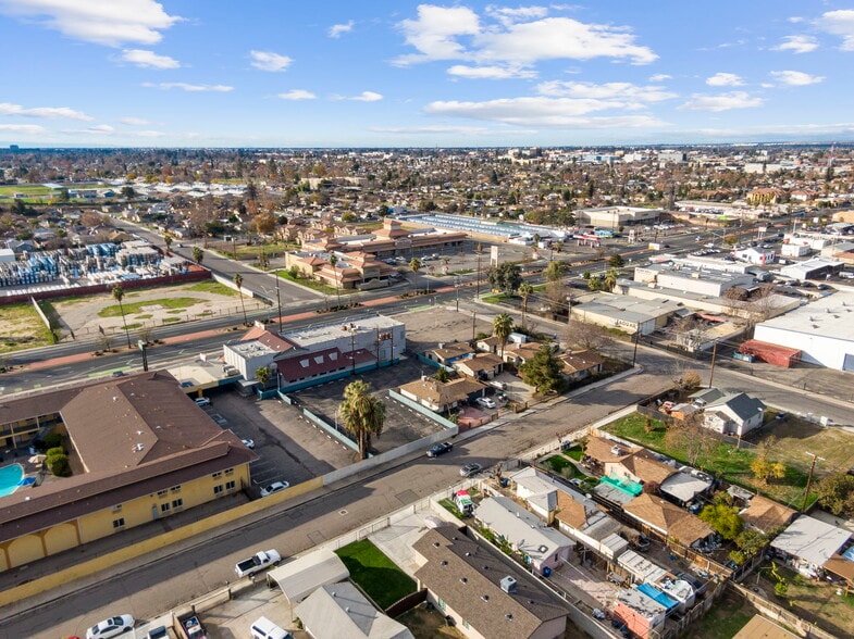 More Photos Of 276 Union Ave, Bakersfield Light Distribution For Sale