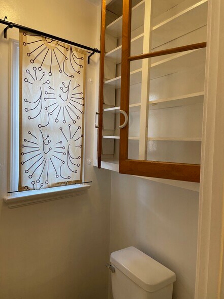 More Photos Of 2019-2023 Riverside Dr, Los Angeles Storefront Retail Office For Lease