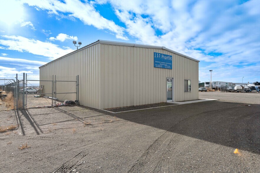 More Photos Of 710 N California Ave, Pasco Manufacturing For Sale