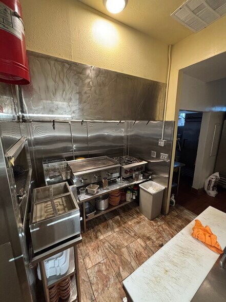 More Photos Of 119 E Speedway Blvd, Tucson Restaurant For Sale