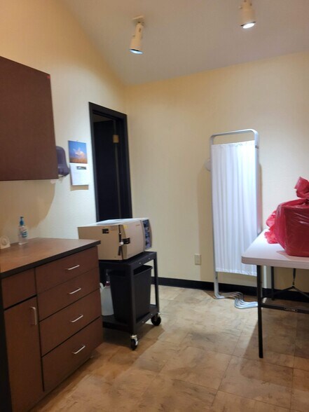 More Photos Of 919 12th Pl, Prescott Medical For Sale