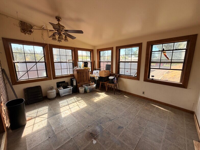 More Photos Of 1005 1st St, Moro Freestanding For Sale