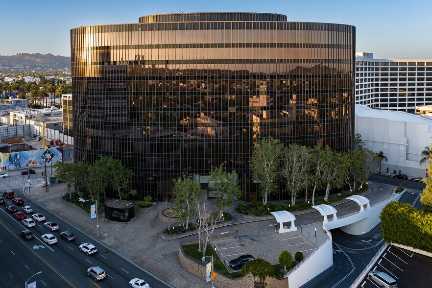 More Photos Of 8484 Wilshire Blvd, Beverly Hills Coworking Space