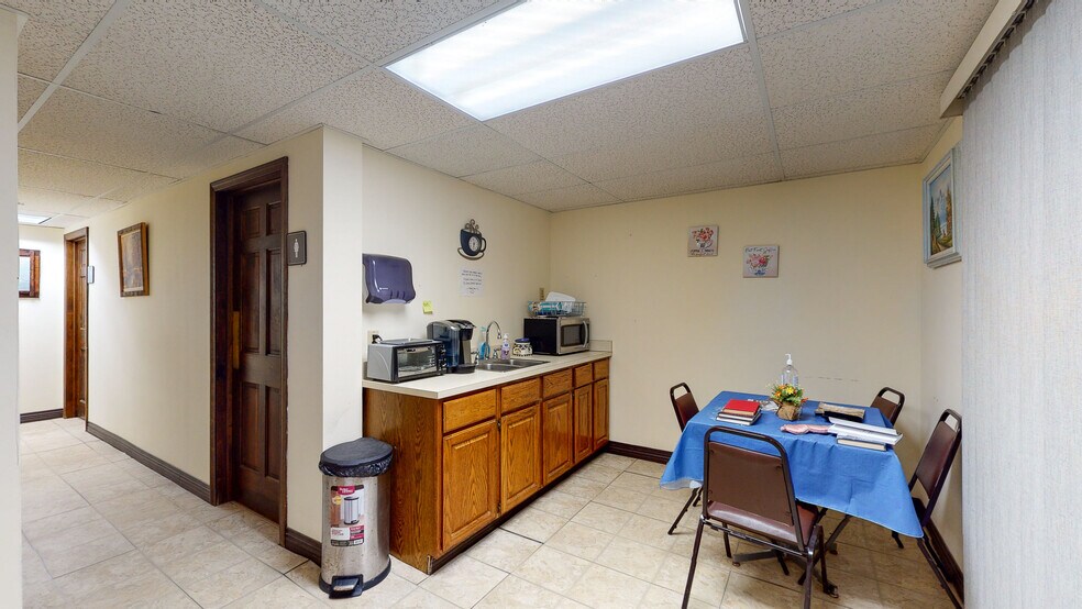 More Photos Of 6 Way Rd, Middlefield Office For Lease