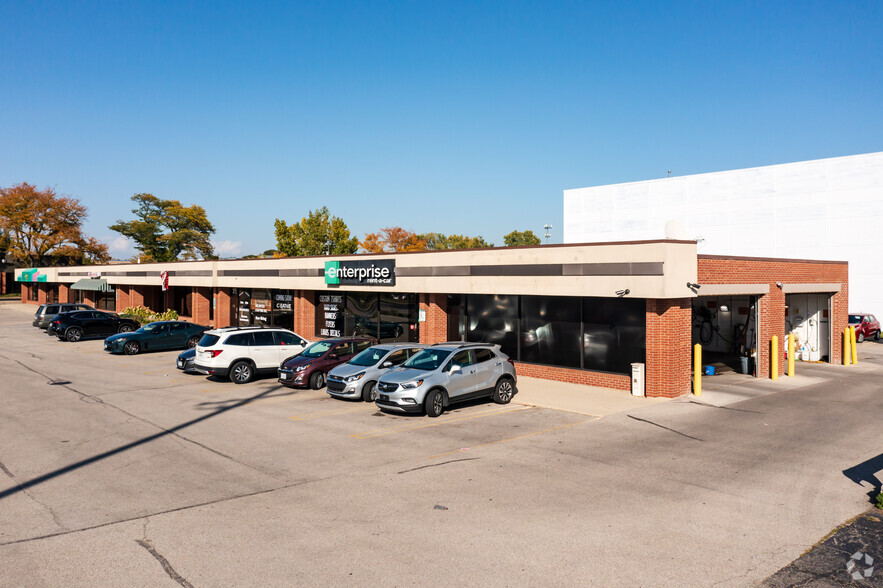 Primary Photo Of 371-385 N Gary Ave, Carol Stream Unknown For Lease