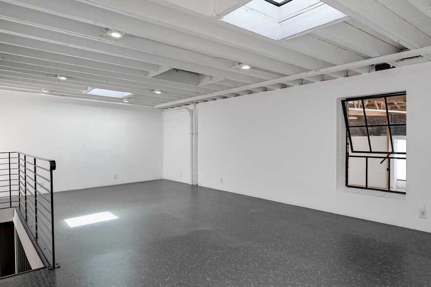 More Photos Of 4859-4851 Fountain Ave, Los Angeles General Retail For Sale