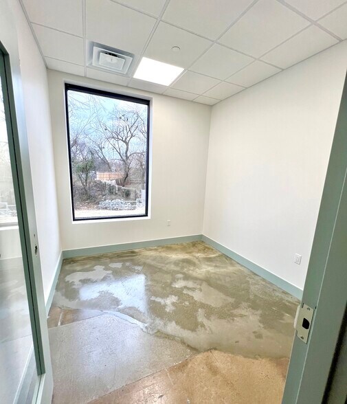 More Photos Of 142 5th St, Edmond Specialty For Lease