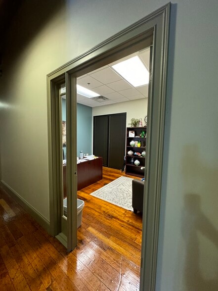 More Photos Of 2200-2300 Sutherland Ave, Knoxville Office For Lease