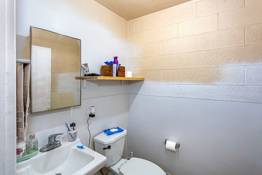 More Photos Of 12561-12563 Persing Dr, Whittier Showroom For Sale