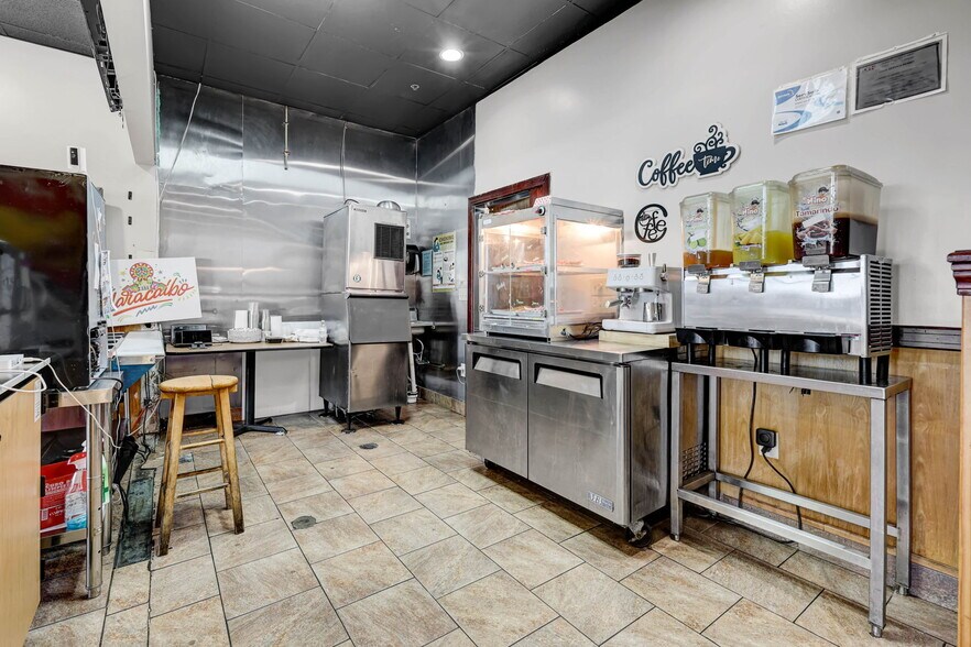 More Photos Of 3885 Mundy Mill Rd, Oakwood Freestanding For Lease
