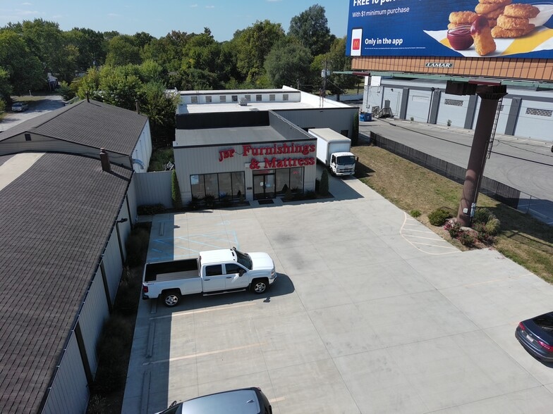 More Photos Of 2740 Madison Ave, Indianapolis Department Store For Lease