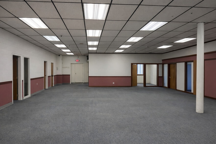 More Photos Of 82 Benning St, West Lebanon Manufacturing For Lease