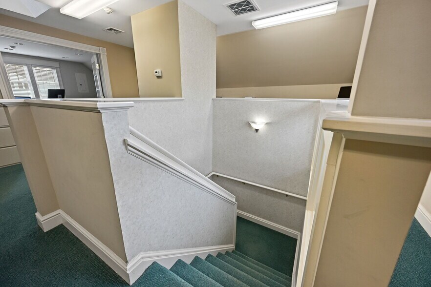 More Photos Of 1458 Bedford St, Stamford Office For Lease