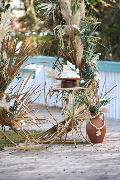 More Photos Of 30 Old Palmetto Path, Saint Marks Restaurant For Sale