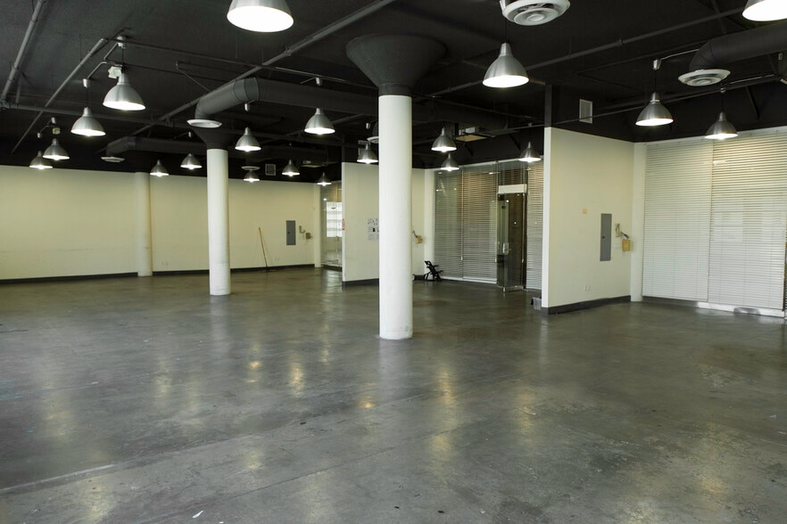 More Photos Of 2700 S Grand Ave, Los Angeles Warehouse For Sale
