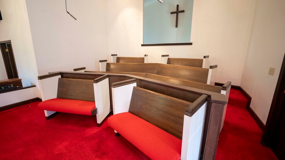 More Photos Of 123 N 5th St, Cochran Religious Facility For Sale