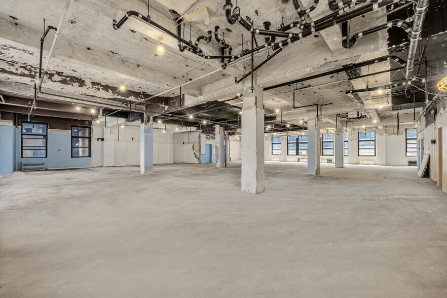 More Photos Of 131 W 35th St, New York Office For Sale