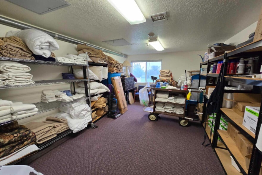 More Photos Of 748 E 12th St, Imperial Hotel For Sale