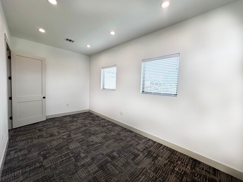 More Photos Of 17523 Chaseloch St, Spring Medical For Lease